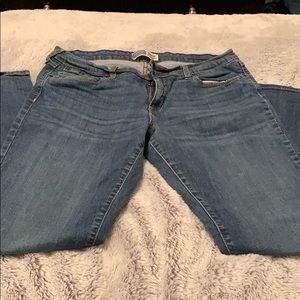 Women’s “Modern Striaght” women’s levi’s jeans